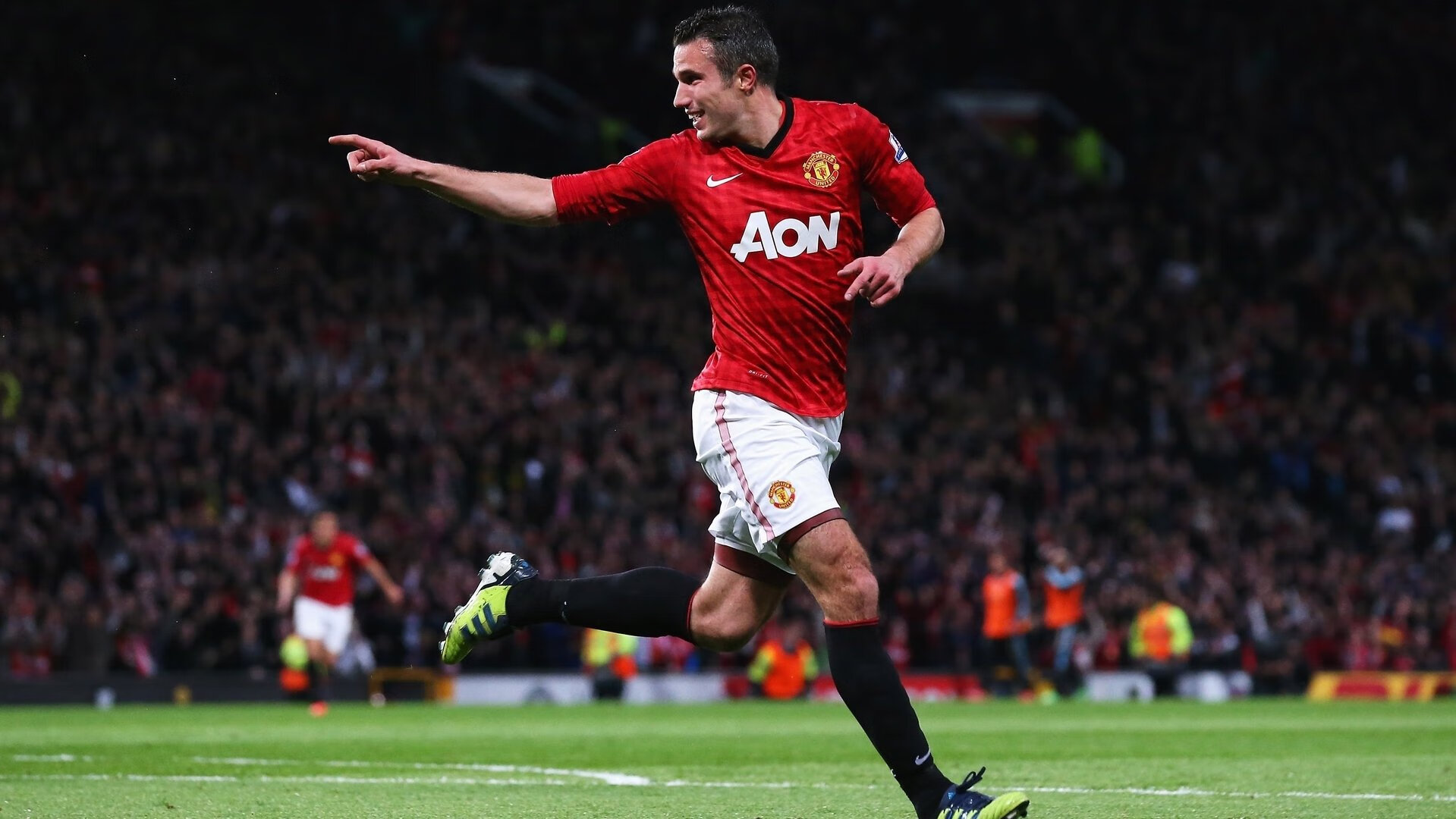 “拜仁新星Aznu训练问题发酵,“才华+态度”成为讨论焦点”